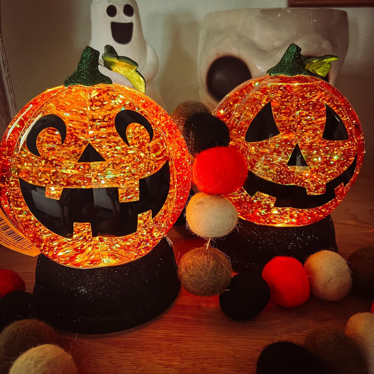 Jack-O-Lantern Glitter Globe